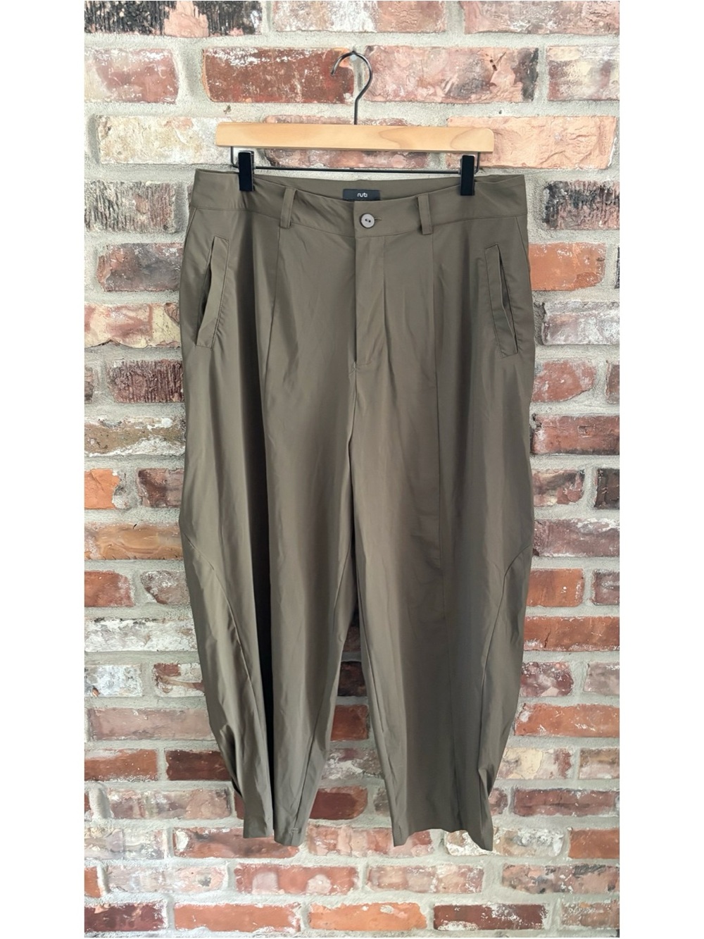 Ruti Green Barrel Leg Crop Pants, Size 3